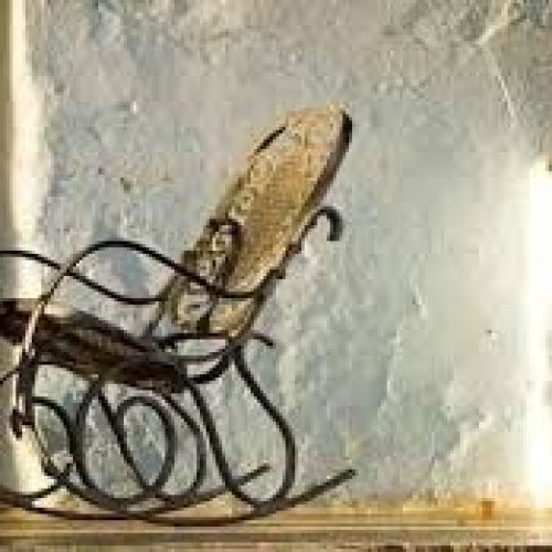 A Crônica da Ana Márcia: “Entre calçadas e redes sociais”