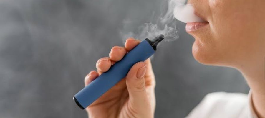 Projeto proíbe venda de cigarros eletrônicos e derivados do tabaco para nascidos a partir de 2009