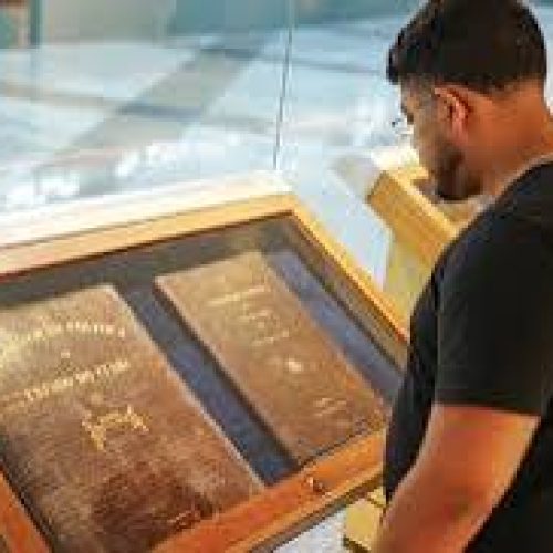 Memorial reabre visitações e expõe originais de constituições do Ceará