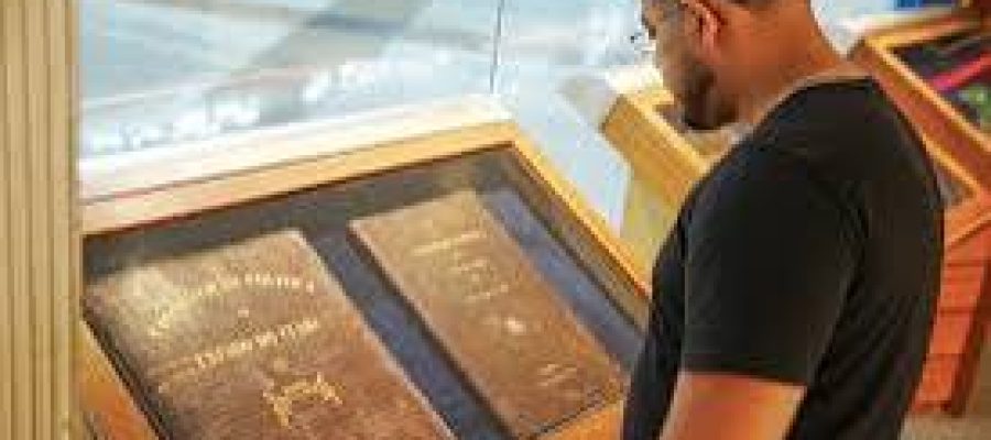 Memorial da Alece reabre e expõe originais de constituições do Ceará