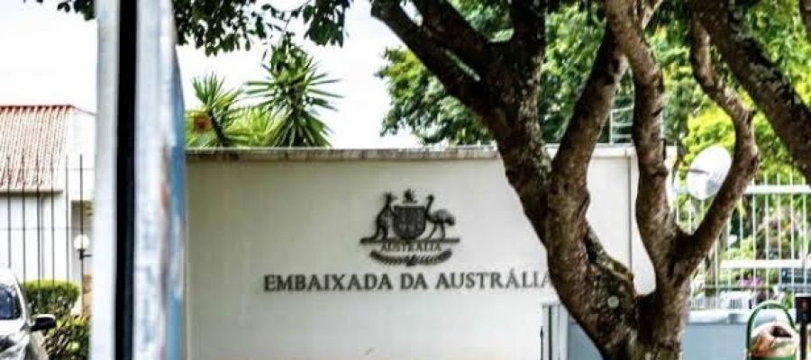 EUA e Austrália suspendem atendimento presencial em embaixadas no Brasil às vésperas da eleição