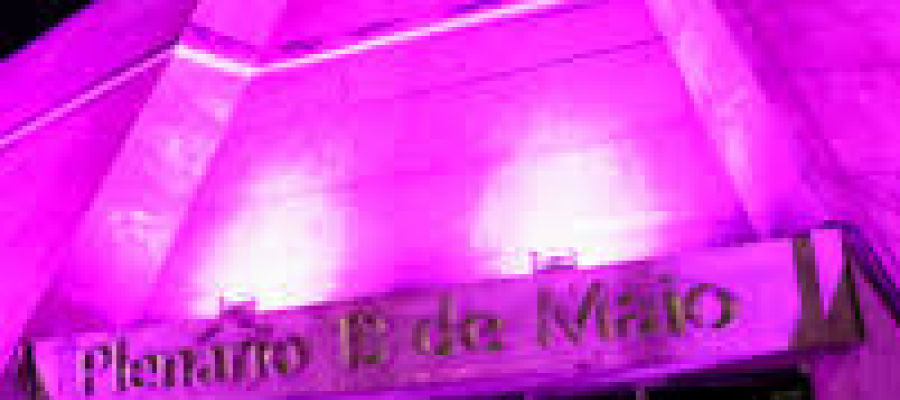 Ceará: Assembleia ganha iluminação especial alusiva à campanha Outubro Rosa