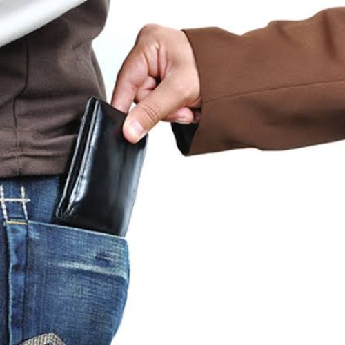 O jeito bolsonarista de roubar dinheiro público: “pela fé”