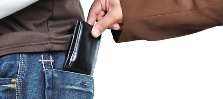 O jeito bolsonarista de roubar dinheiro público: “pela fé”