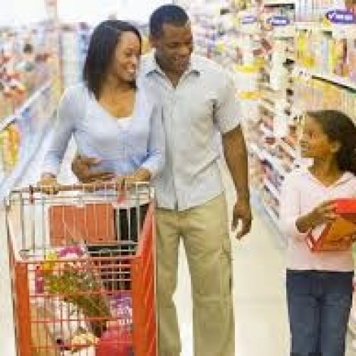 Consumo das famílias acelera 6,21% em março e fecha trimestre em alta de 1,92%