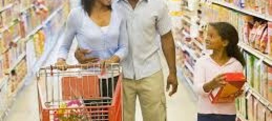 Consumo das famílias acelera 6,21% em março e fecha trimestre em alta de 1,92%