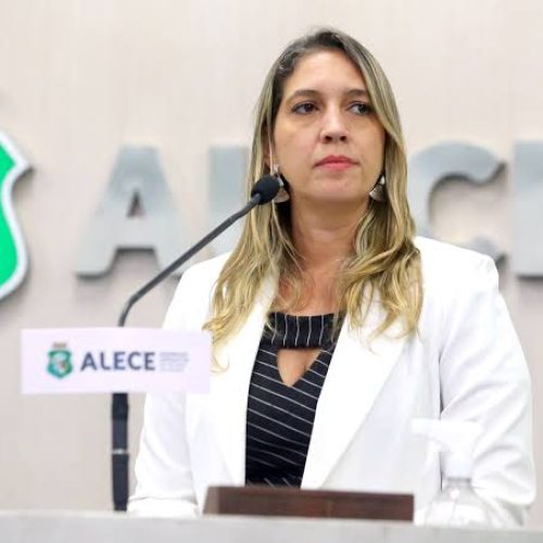 Larissa propõe moção de apoio da Alece ao ministro Alexandre de Moraes após sanções dos EUA