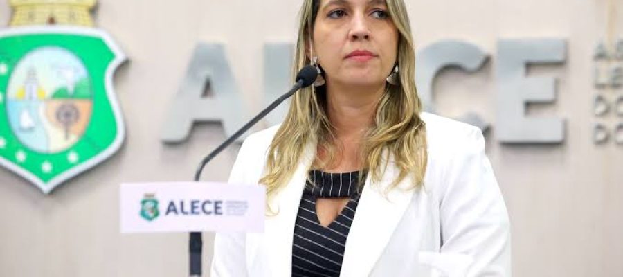 Larissa propõe moção de apoio da Alece ao ministro Alexandre de Moraes após sanções dos EUA