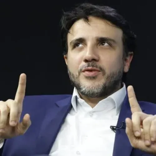 Candidato da extrema-direita promete matar pessoas; isso não pode acabar bem, mas a Justiça finge que não conhece o Código Penal