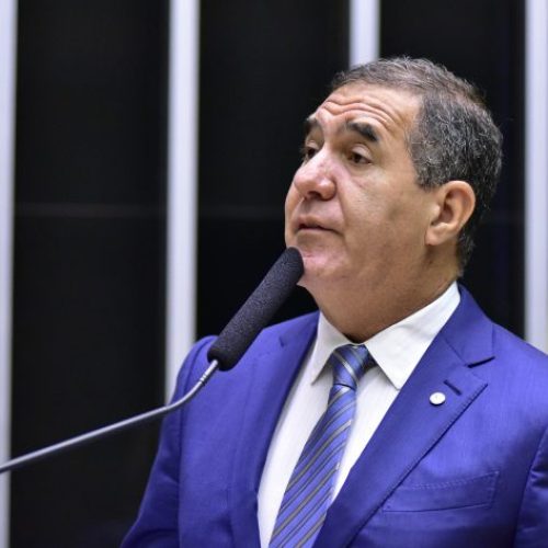 O PSD do Ceará com um pé em cada canoa