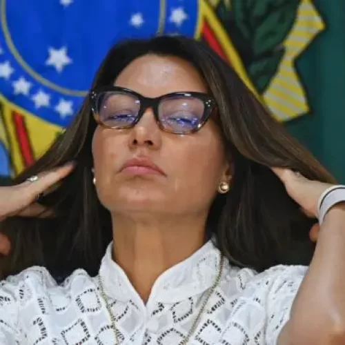 Moisés Mendes: “Compadres e comadres estão em polvorosa: Janja não para de falar”