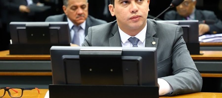 PF aponta deputado cearense Júnior Mano como manipulador de votos em 51 municípios e de desvio de emendas parlamentares