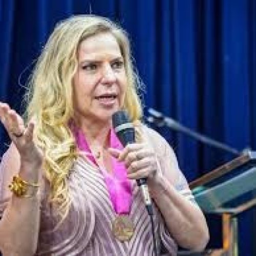 A Coluna do Roberto Maciel (sábado, 4.4): “Da janela lateral do quarto de dormir…”