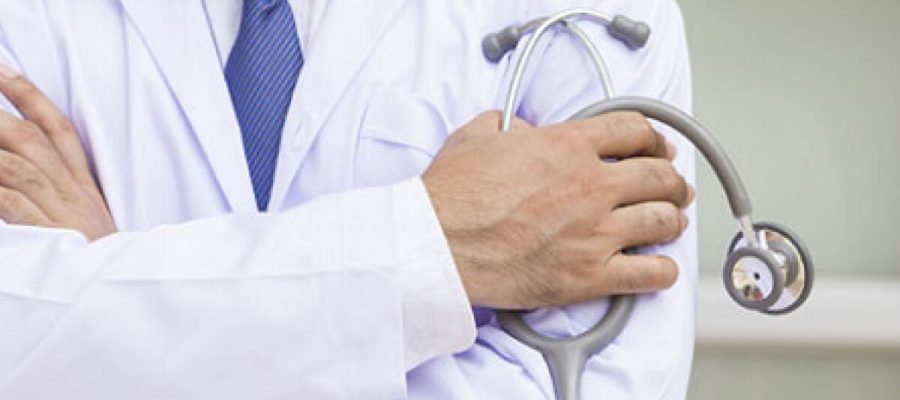 Consultoria aponta que 97% dos médicos enfrentam problemas financeiros ao longo da carreira