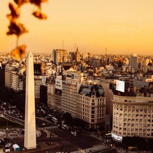 A Resenha da Tuty: “Amores contados”