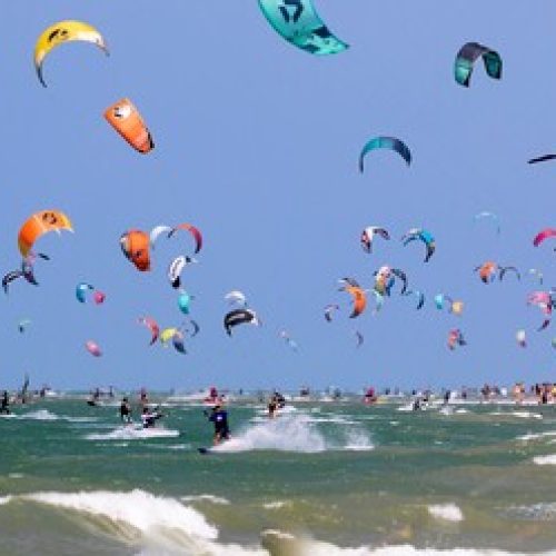 Fortaleza ocupa espaços privilegiados no turismo internacional de kitesurf e amplia protagonismo da Praia do Futuro na prática do esporte