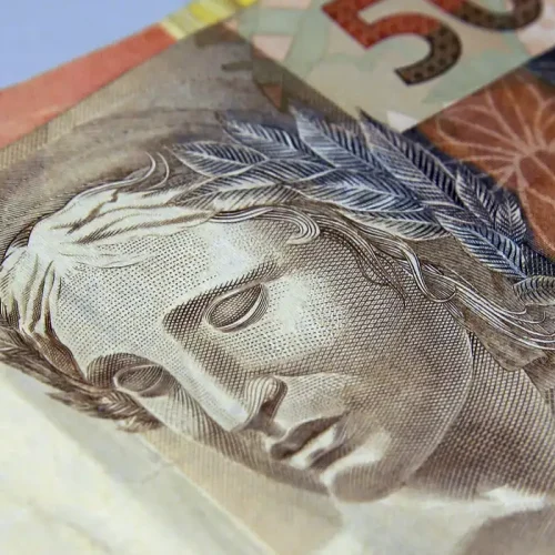 Brasileiros têm mais de R$ 5,1 bilhões esquecidos em bancos; segundo BC R$ 15,8 bi já foram devolvidos