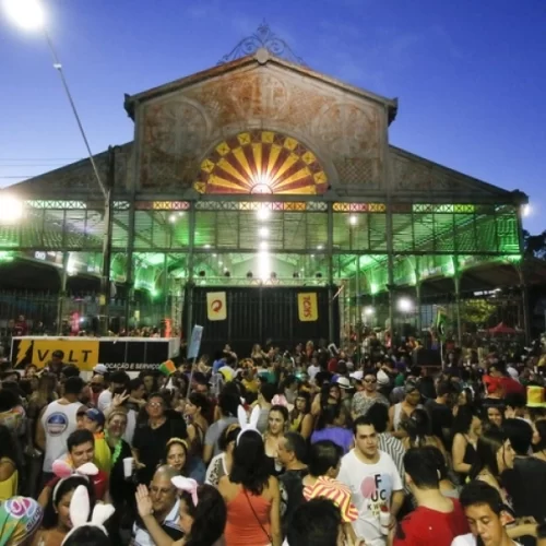 Folia sem cansaço: alimentação certa garante fôlego até o fim do Carnaval