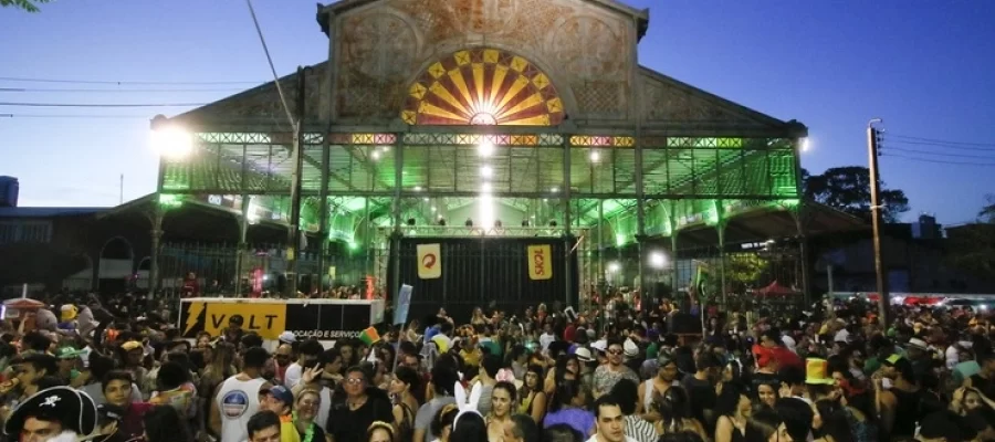 Folia sem cansaço: alimentação certa garante fôlego até o fim do Carnaval