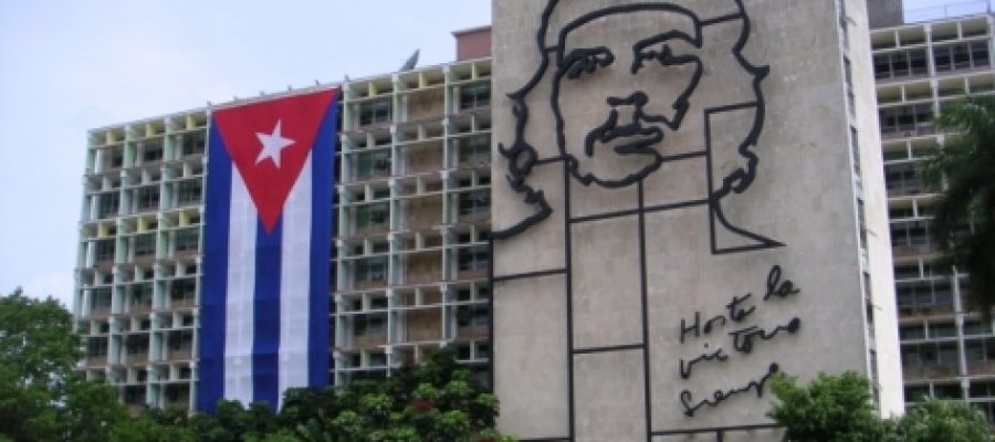 Governo de Cuba analisa movimentação militar dos EUA diante de ameaças de Donald Trump