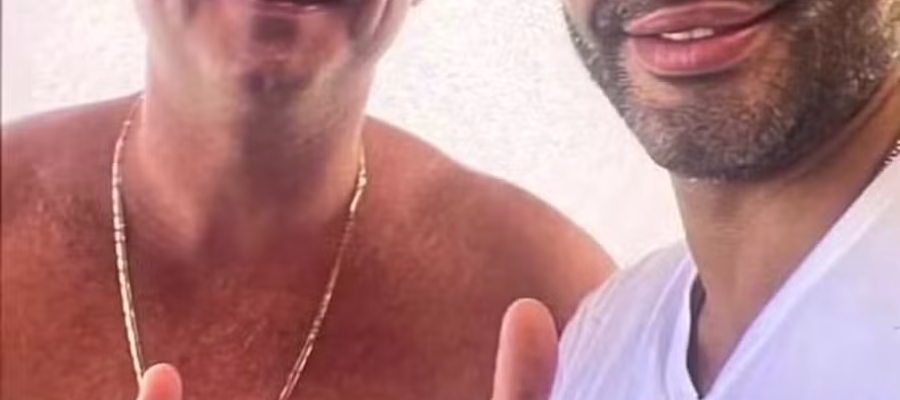 Foto de Flávio Bolsonaro com capanga de Vorcaro tem pinta de churrasco na piscina e é mais um elemento que mostra o caráter da extrema-direita
