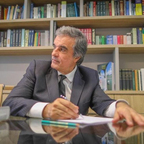 Ex-ministro estreia podcast sobre bastidores do poder, do Direito e da política; José Eduardo Cardozo está no Spotfy