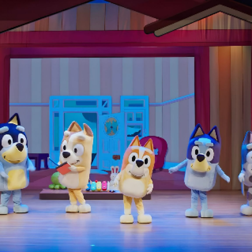 Fortaleza recebe espetáculo teatral infantil com personagens da série animada Bluey