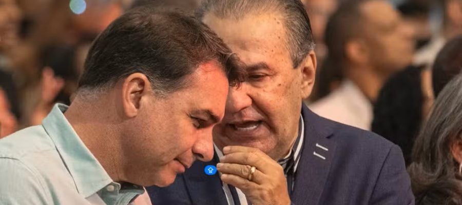 João Filho: “Escândalos fazem Flávio Bolsonaro despencar entre evangélicos”